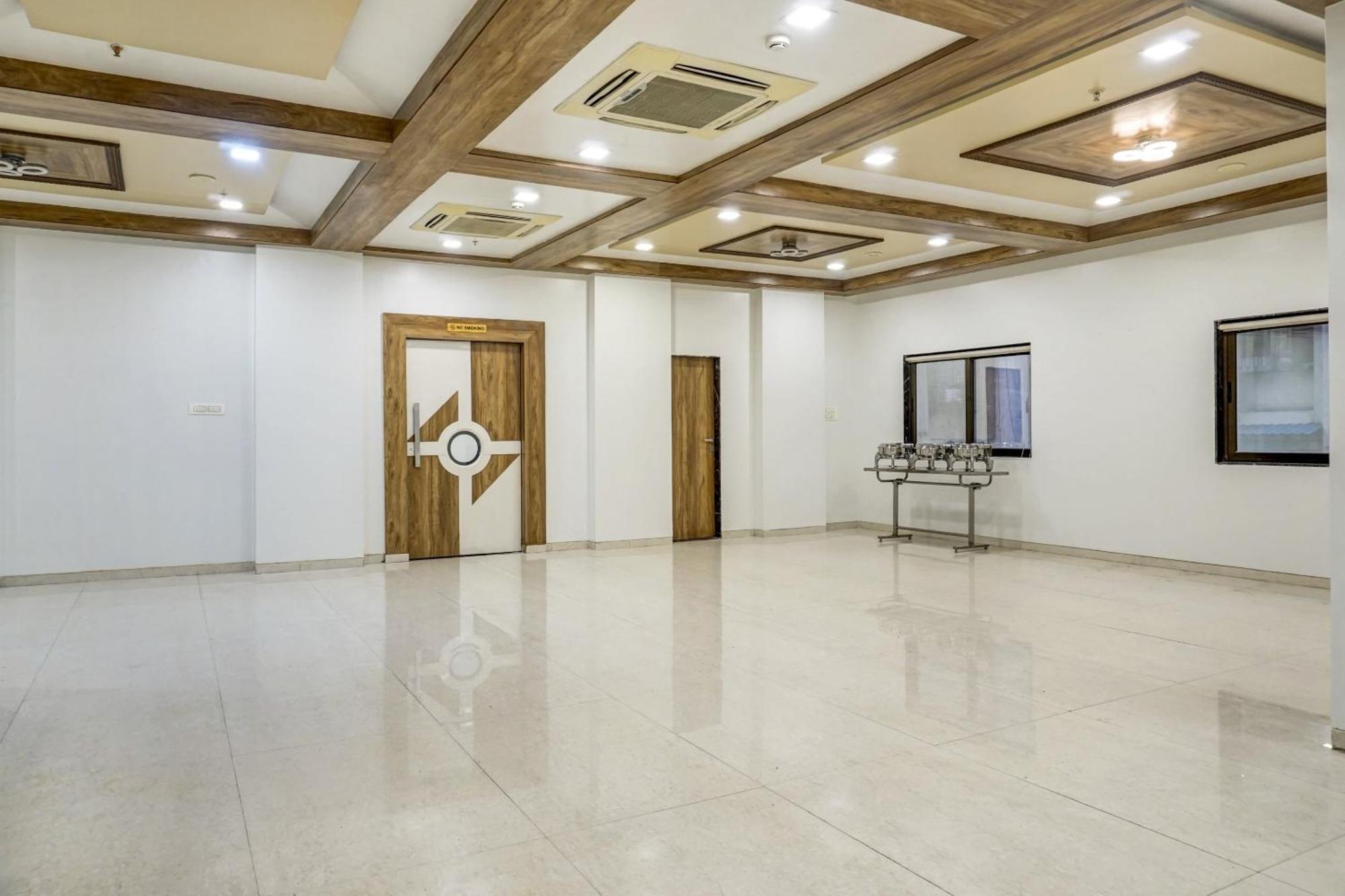 Townhouse Oak Regal Inn Near Sant Tukaram Nagar Metro Station Pimpri-Chinchwad Esterno foto