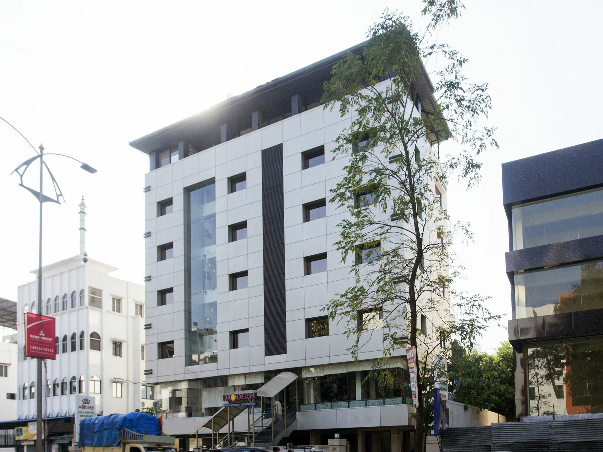 Townhouse Oak Regal Inn Near Sant Tukaram Nagar Metro Station Pimpri-Chinchwad Esterno foto